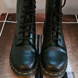 Used Dr. Martens Womens 1460 Fashion Leather Combat Boots Sz 7